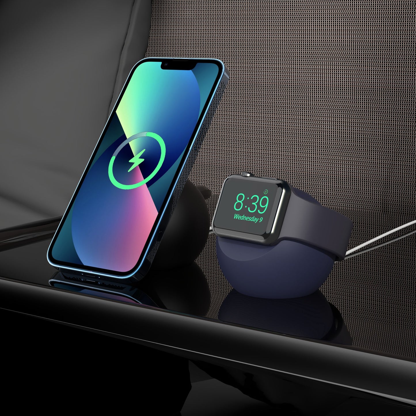 Ein Smartphone und eine Smartwatch werden auf glatten schwarzen Oberflächen aufgeladen. Der elegante arktis Apple Watch Orbit Stand von arktis steht dabei vor einem minimalistischen Hintergrund.