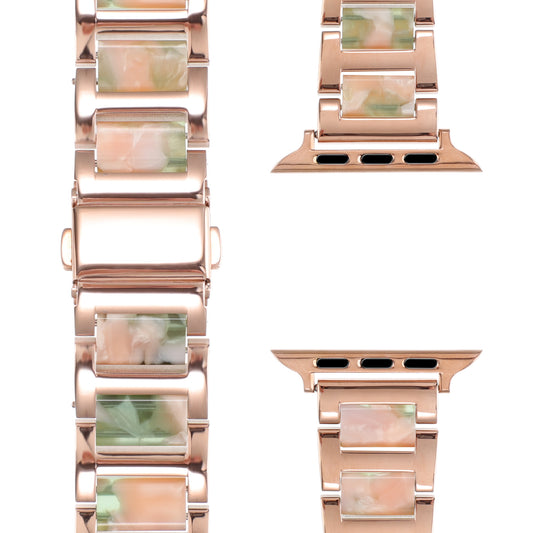 Eine Nahaufnahme des arktisband Apple Watch Gliederarmbands „Namaste“ von arktisband mit roségoldenen Gliedern mit rosa und grün marmorierten Akzenten, aus mehreren Winkeln auf weißem Hintergrund dargestellt.