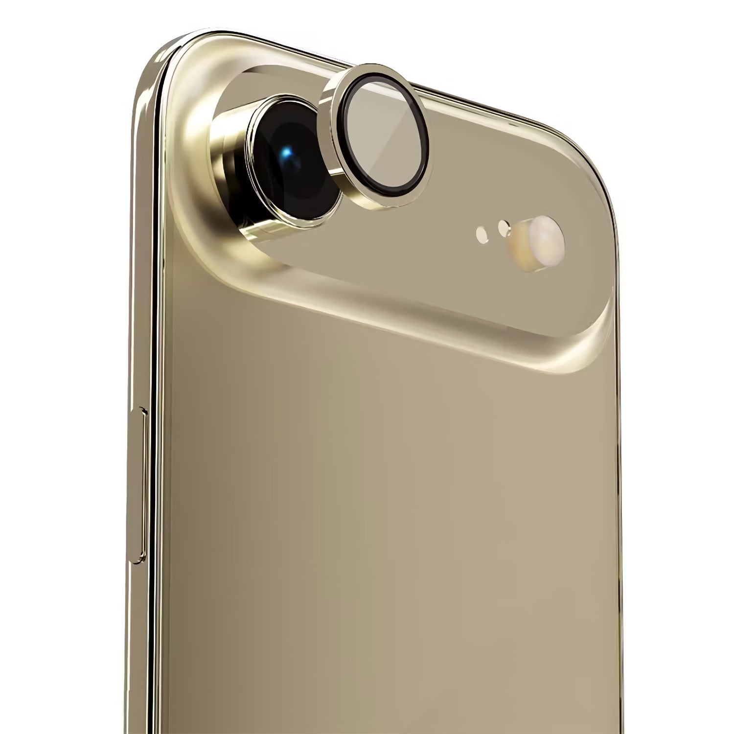 Nahaufnahme eines goldenen Smartphones mit hochgezogener rückwärtiger Kameralinse und Blitzlicht, mit dem arktis iPhone Air Lens Protector von arktis für erweiterten Schutz der Kameralinse auf weißem Hintergrund.