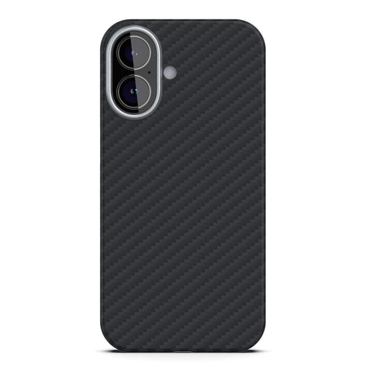 Das arktis iPhone 17 Carbon Case von arktis bietet MagSafe Kompatibilität, zwei Kamera- und Blitzausschnitte, hier in schwarzem Karbon-Aramid auf weißem Hintergrund.