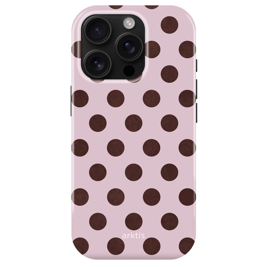 Arktis iPhone 14 Pro Max Hülle - Sweetie: Pinke Hülle mit dunkelbraunen Polka Dots und arktis-Logo unten. Aus stoßabsorbierendem TPU-Silikon gefertigt, MagSafe-kompatibel.