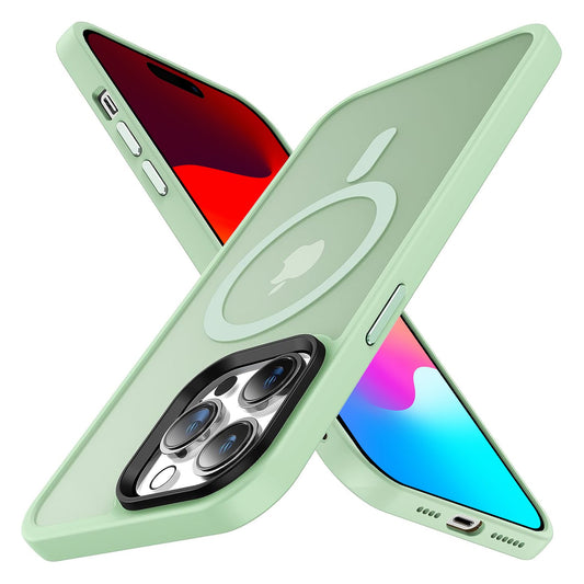 Zwei Smartphones mit grünen Hüllen sind zu einem X gekreuzt. Auf dem einen ist das Display zu sehen, auf dem anderen die Rückseite eines MR PROTECT iPhone 14 Pro MagSafe Case Matt mit MagSafe-Kompatibilitätssymbol und Kameralinsen.