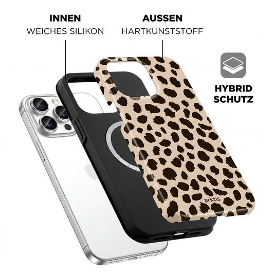 Die arktis iPhone 14 Pro Max Hülle - Cheetah vereint stylischen Geparden-Print, stoßdämpfendes TPU-Innenmaterial und harte Kunststoff-Außenschale für Hybrid-Schutz. MagSafe-kompatibel für bequemes Laden.