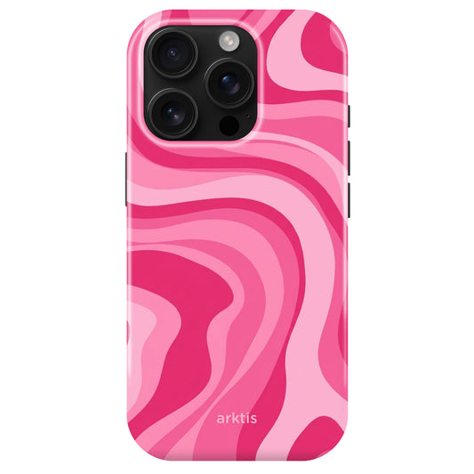 Die arktis iPhone 15 Pro Max Hülle - Aura Pink überzeugt mit MagSafe-Kompatibilität, stoßabsorbierendem TPU-Silikon, auffälligem pink-magenta Wellenmuster und dezentem arktis-Logo am unteren Rand.