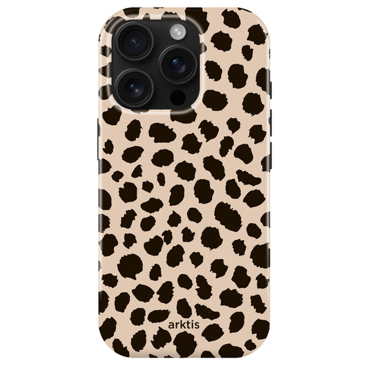 Arktis iPhone 15 Pro Max Hülle - Gepard: Beigefarbene Hülle mit schwarzem Leopardenprint, aus stoßabsorbierendem TPU-Silikon, MagSafe kompatibel. arktis Branding auf der Unterseite.