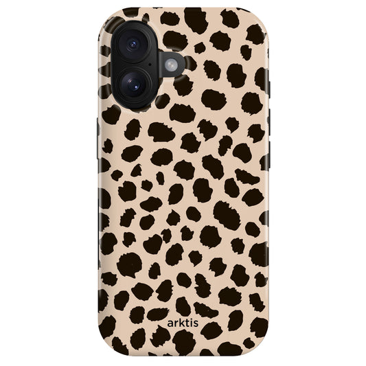 Die arktis iPhone 16 Hülle - Cheetah hat einen beige-schwarzen Geparden-Print, stoßabsorbierendes TPU-Silikon, ist MagSafe kompatibel und trägt den arktis Markennamen an der Unterseite.