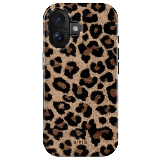 Die arktis iPhone 16 Hülle - Sweet Leopard kombiniert stilvolles braun-schwarzes Leopardenmuster mit stoßabsorbierendem TPU-Silikon, MagSafe-Kompatibilität und dezentem arktis-Branding für optimalen Schutz und Design.