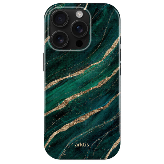 Die arktis iPhone 16 Pro Hülle - Green Marble zeichnet sich durch ein stilvolles grünes und goldenes Marmormuster, TPU-Silikon-Material und MagSafe-Kompatibilität aus, mit "arktis"-Branding an der Unterseite.