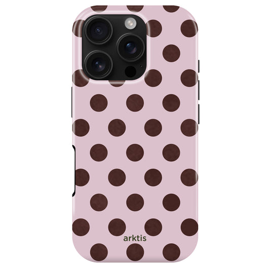 Die arktis iPhone 16 Pro Hülle - Sweetie hat ein pinkes Design mit auffälligen dunkelbraunen Punkten, das arktis-Logo, stoßabsorbierendes TPU-Silikon und ist MagSafe-kompatibel für täglichen Schutz und Stil.