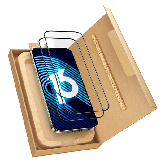 Ein iPhone mit der Nummer 16 auf dem Display liegt in einer EZ.INSTALL-Box. Darüber befinden sich zwei arktis 2er Set iPhone 16 Pro REVOLUTION Glas-Displayschutzfolien, abgebildet in einer umweltfreundlichen Verpackung von arktis.