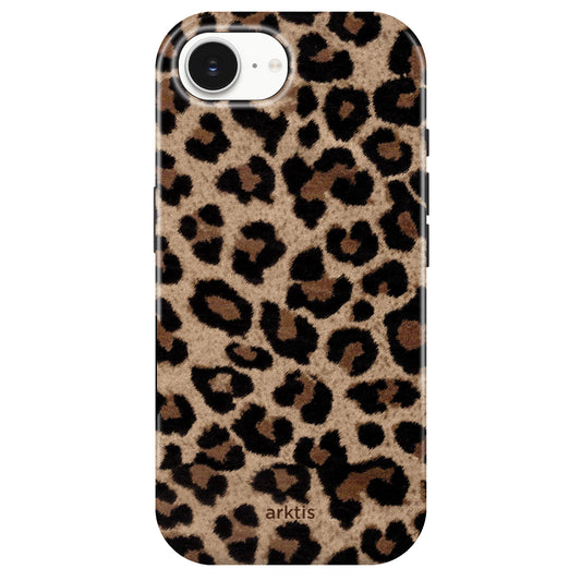 Die arktis iPhone 16e Hülle - Sweet Leopard bietet MagSafe-Kompatibilität und stoßabsorbierendes TPU-Silikon mit schwarzem und braunem Leopardenmuster auf sandfarbenem Hintergrund.