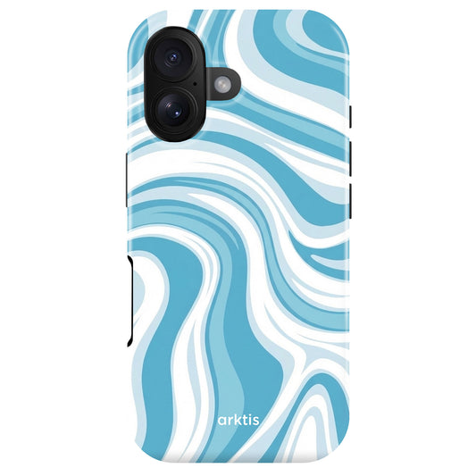 Die arktis iPhone 16 Hülle - Blue Lagoon hat ein blaues und weißes abstraktes Design, ein "arktis"-Branding an der Unterseite, ist MagSafe-kompatibel und besteht aus stoßabsorbierendem TPU-Silikon.