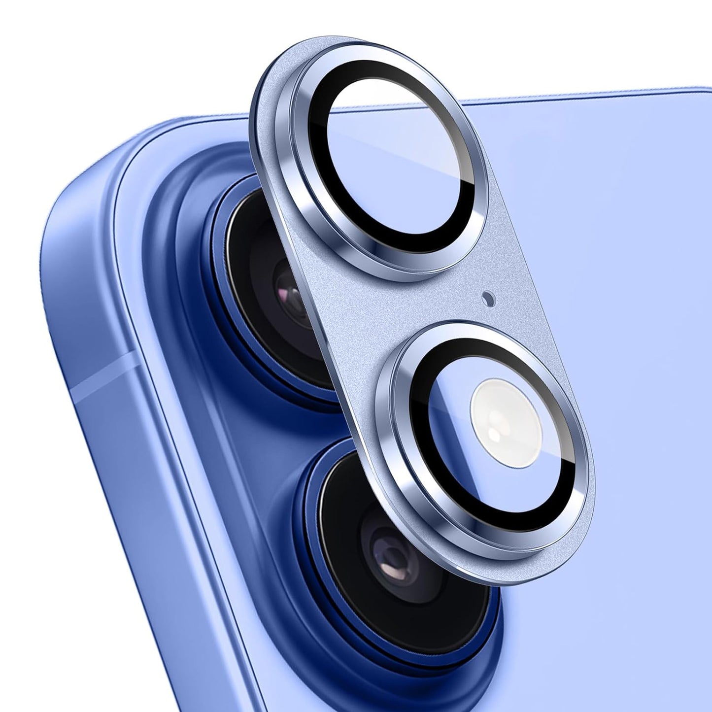 Nahaufnahme des arktis iPhone 17 CamShield Kameraschutzes von arktis, der einen robusten Schutz für die Rückkamera Ihres blauen iPhone 17 bietet.
