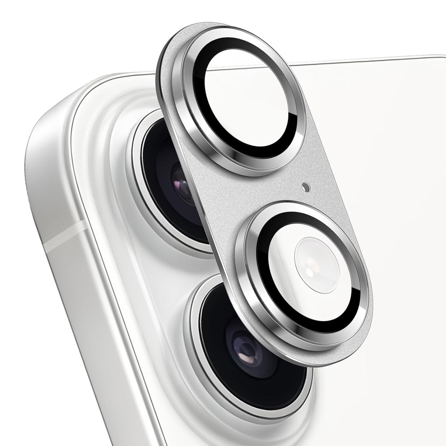 Nahaufnahme eines weißen Smartphones mit zwei rückwärtigen Kameras, ausgestattet mit dem arktis iPhone 17 CamShield Kameraschutz von arktis und einer abnehmbaren metallischen Kameralinsenabdeckung für verbesserten Schutz.