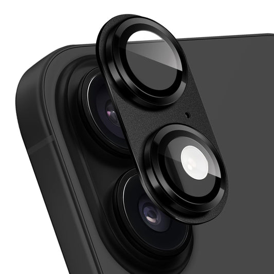 Nahaufnahme eines arktis iPhone 17 CamShield Kameraschutzaufsatzes mit zwei Objektiven, der perfekt über der iPhone 17 Kamera angebracht ist und einen robusten Schutz bietet.