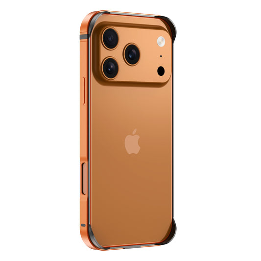 Ein arktis iPhone 17 Pro Max Bumper in Metallic-Orange, der eleganten Schutz und Displayschutz für das iPhone 17 Pro Max mit drei Kameras bietet, hier von hinten und von der Seite.