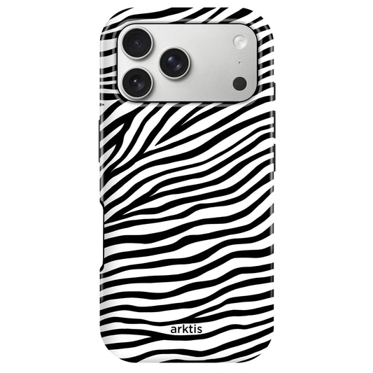 Die arktis iPhone 17 Pro Hülle - Zebra ist eine zebragestreifte, MagSafe-kompatible TPU-Silikonhülle mit drei Kameraausschnitten und dem arktis-Logo an der Unterseite.