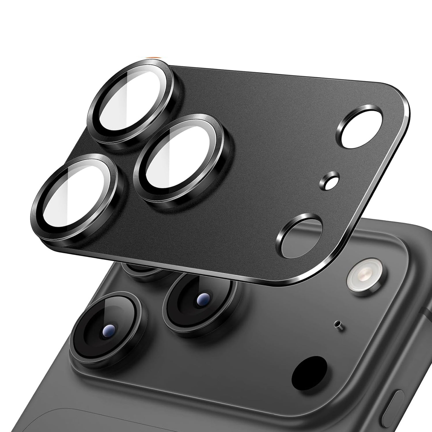 Nahaufnahme einer Smartphone-Kamera beim Anbringen des arktis iPhone 17 Pro CamShield Kameraschutzes, der das Objektiv zuverlässig schützt - perfekt für alle, die einen hochwertigen iPhone 17 Pro Kameraschutz von arktis suchen.
