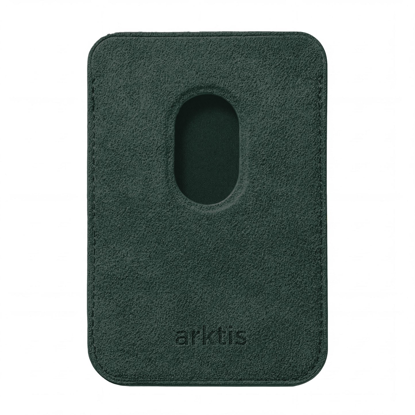 Der arktis iPhone MagSafe Kartenhalter aus Alcantara ist ein dunkelgrüner, rechteckiger Kartenhalter mit kreisförmigem Ausschnitt und geprägtem arktis Branding an der Unterseite.