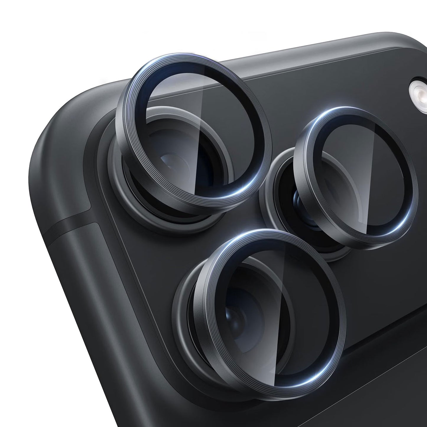 Nahaufnahme der arktis iPhone 18 Pro Max-Dreifachkameraobjektive mit Metallringen und einem kleinen Blitz oben rechts, ausgestattet mit dem hochwertigen arktis Lens Protector für erstklassigen Schutz der Kameralinsen.