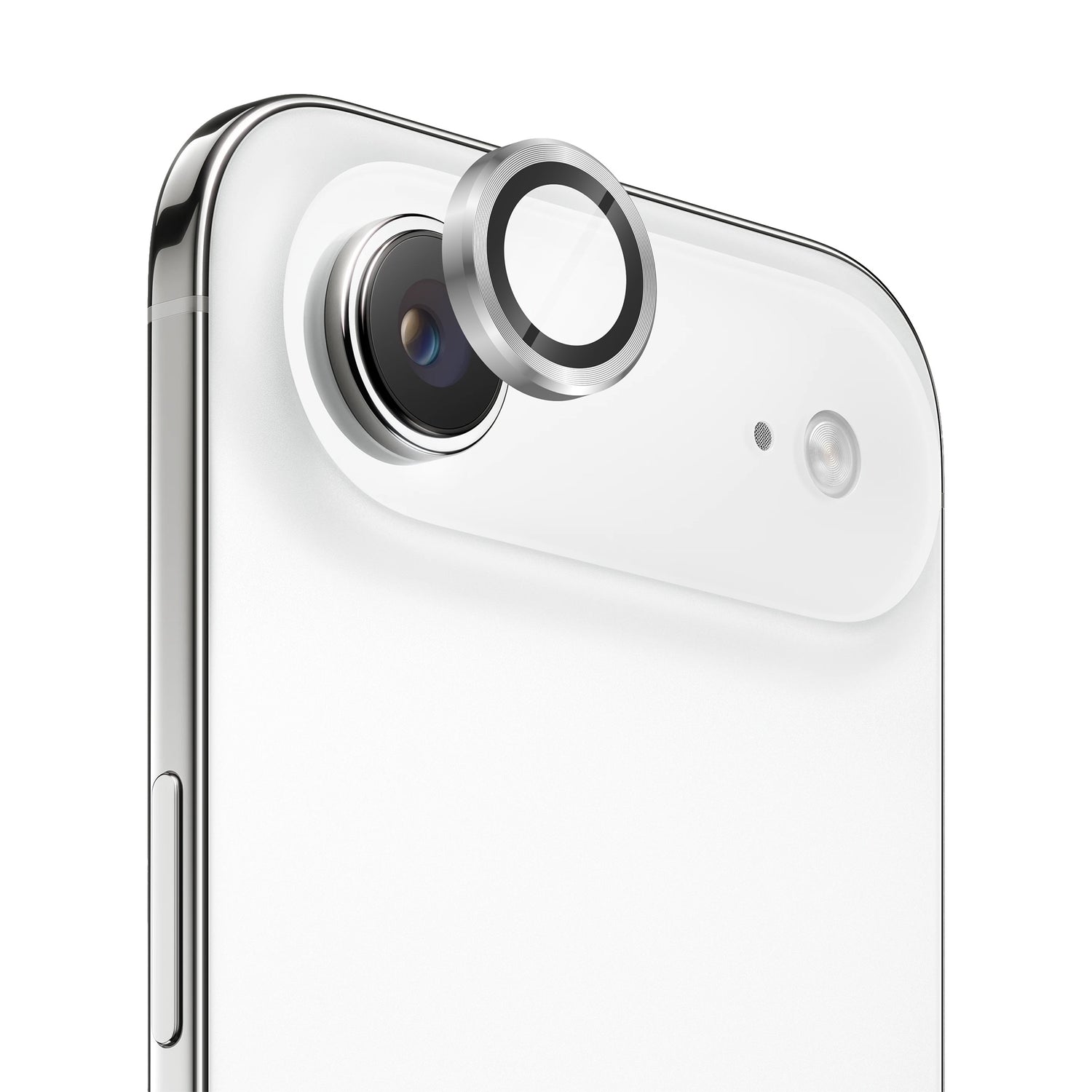 Nahaufnahme eines arktis iPhone Air Lens Protector, der an einer Smartphone-Kamera angebracht wird und den verbesserten Schutz zeigt, den dieses arktis Zubehör für Ihr iPhone bietet.