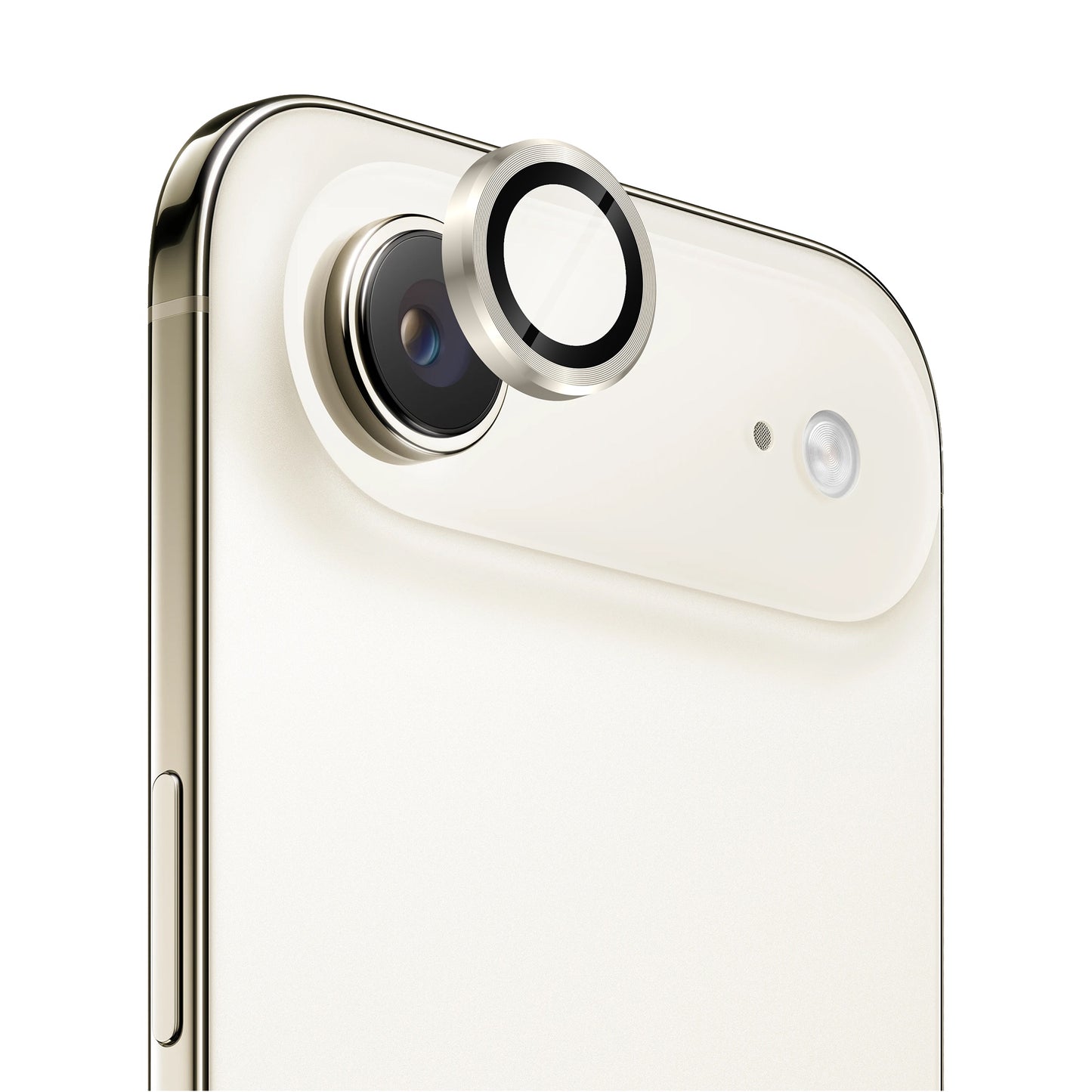 Eine Nahaufnahme zeigt, wie ein arktis iPhone Air Lens Protector über die Kameralinse gestülpt wird und so zusätzlichen Schutz für Ihr Gerät bietet.