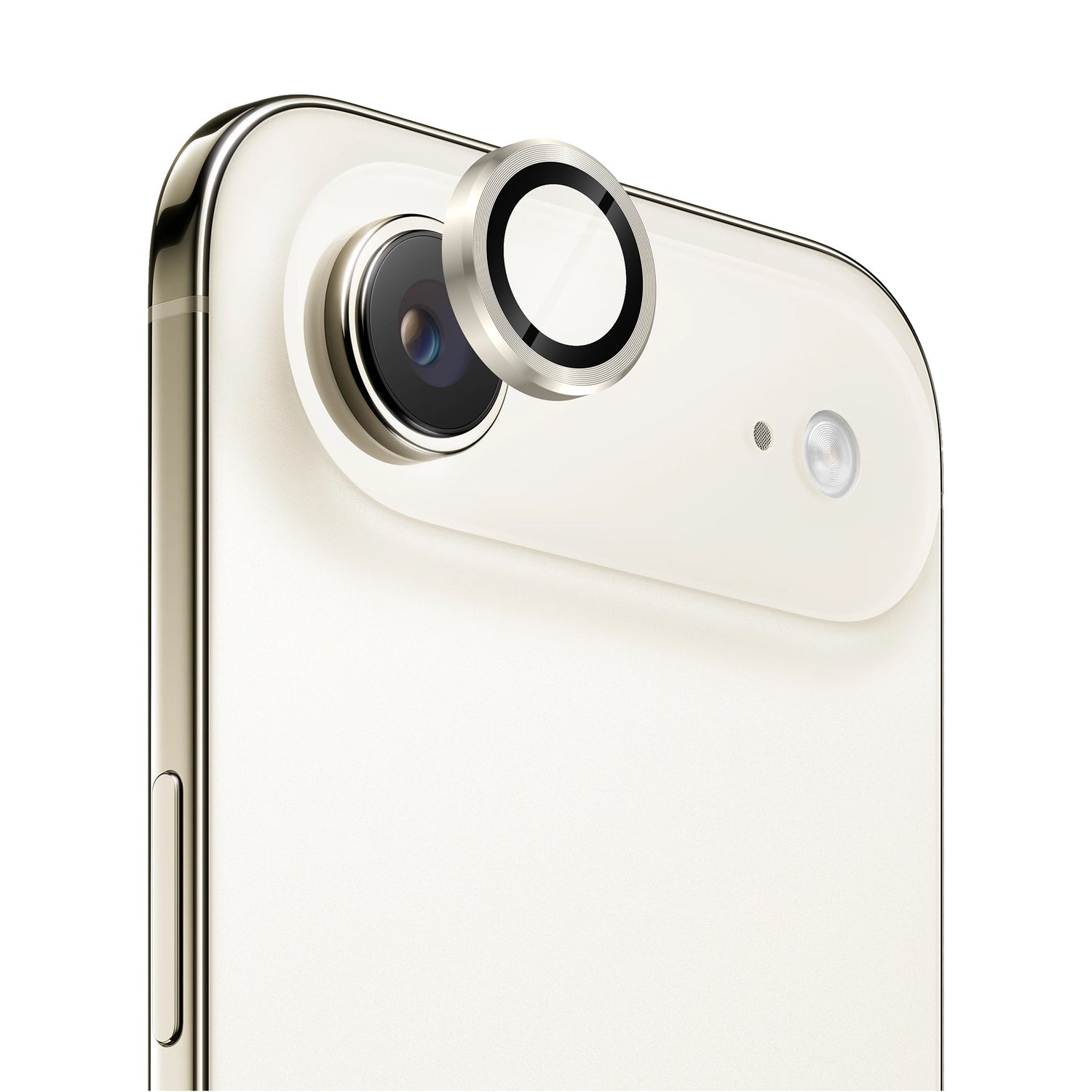 Eine Nahaufnahme zeigt, wie ein arktis iPhone Air Lens Protector über die Kameralinse gestülpt wird und so zusätzlichen Schutz für Ihr Gerät bietet.