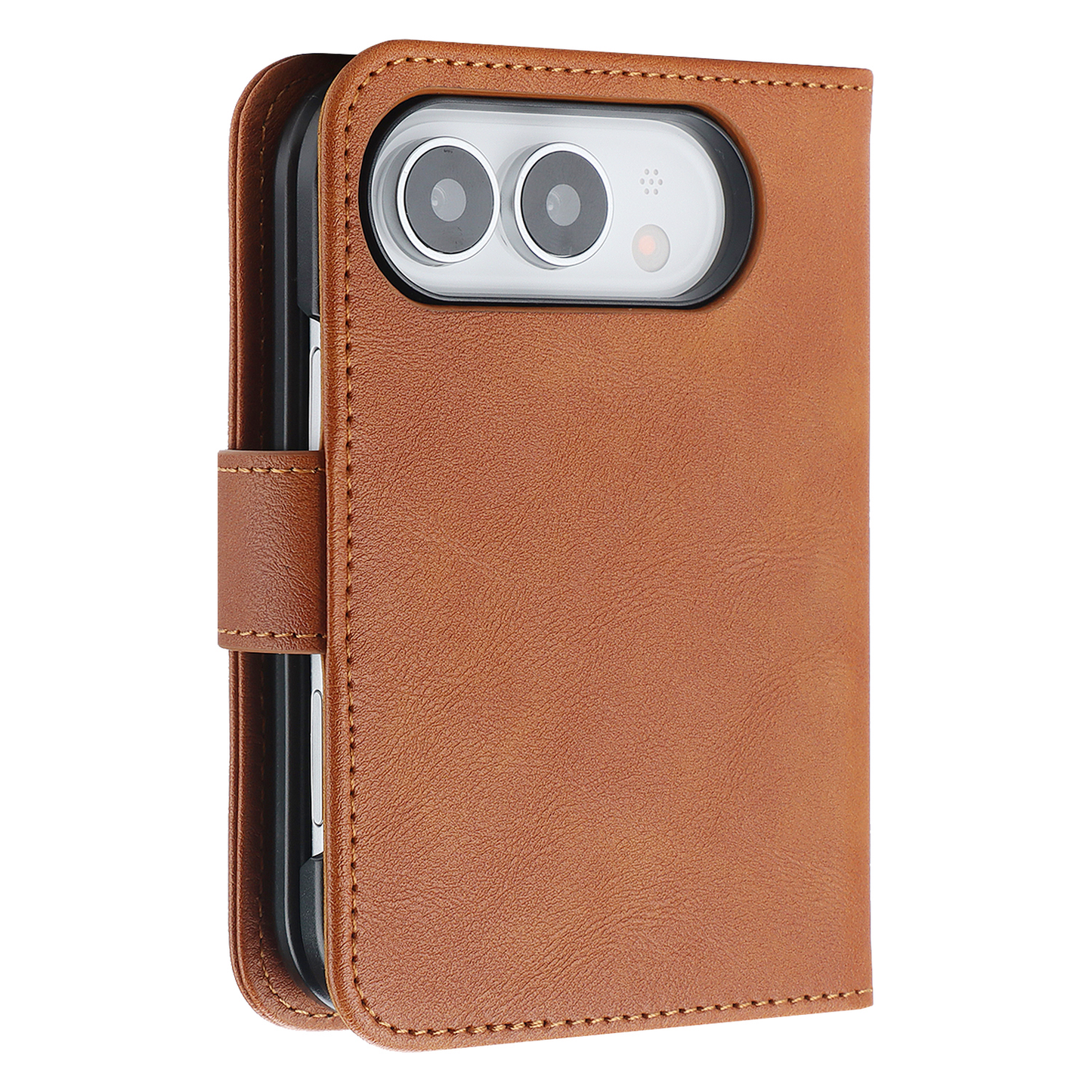 Das „arktis iPhone Duo Classic Folio“ von arktis ist eine braune Handyhülle aus Kunstleder, in der das Handy Platz findet und die Kameralinsen oben gut sichtbar sind. Diese MagSafe-kompatible Handyhülle aus Kunstleder verbindet eleganten Stil mit praktischer Funktionalität.