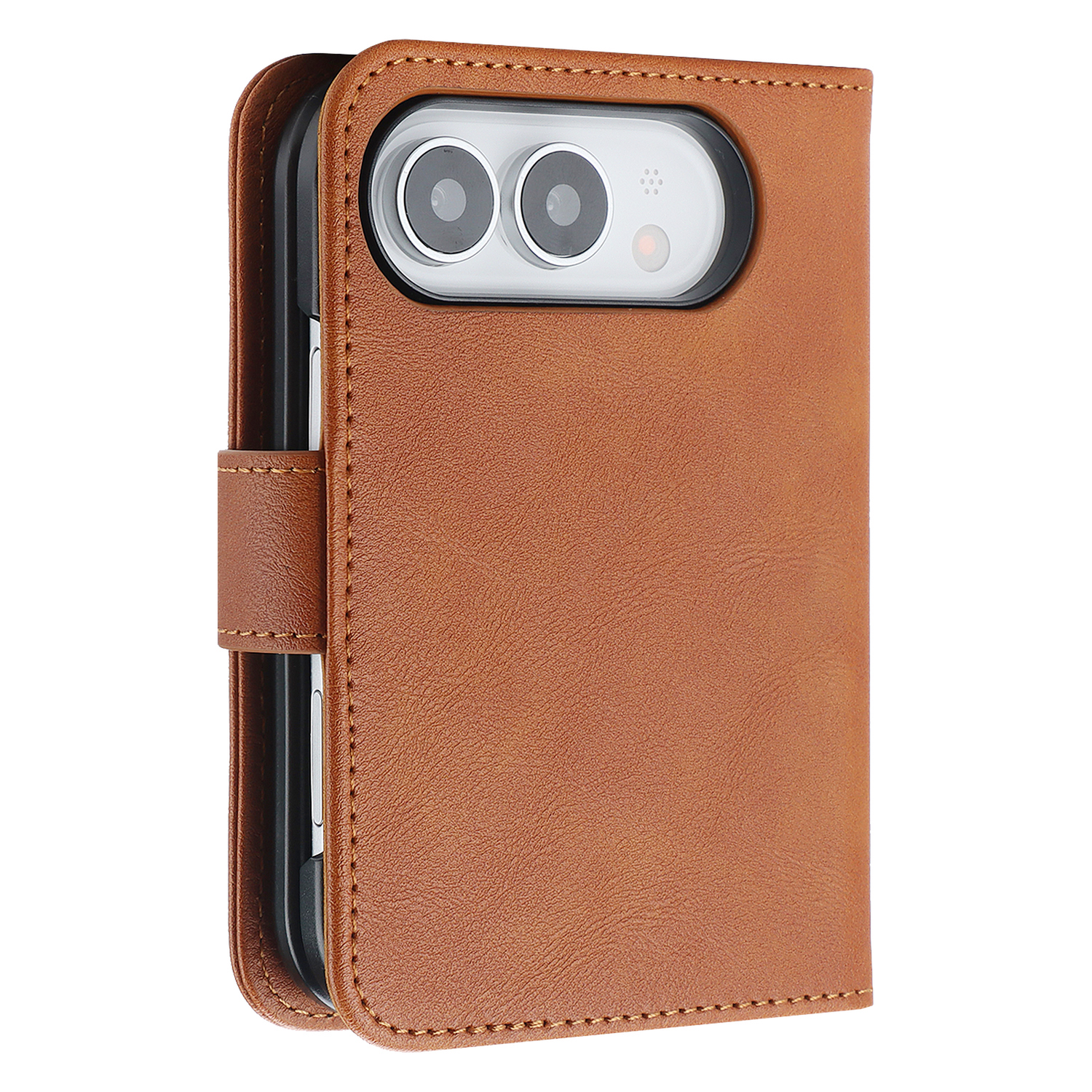 Das „arktis iPhone Duo Classic Folio“ von arktis ist eine braune Handyhülle aus Kunstleder, in der das Handy Platz findet und die Kameralinsen oben gut sichtbar sind. Diese MagSafe-kompatible Handyhülle aus Kunstleder verbindet eleganten Stil mit praktischer Funktionalität.