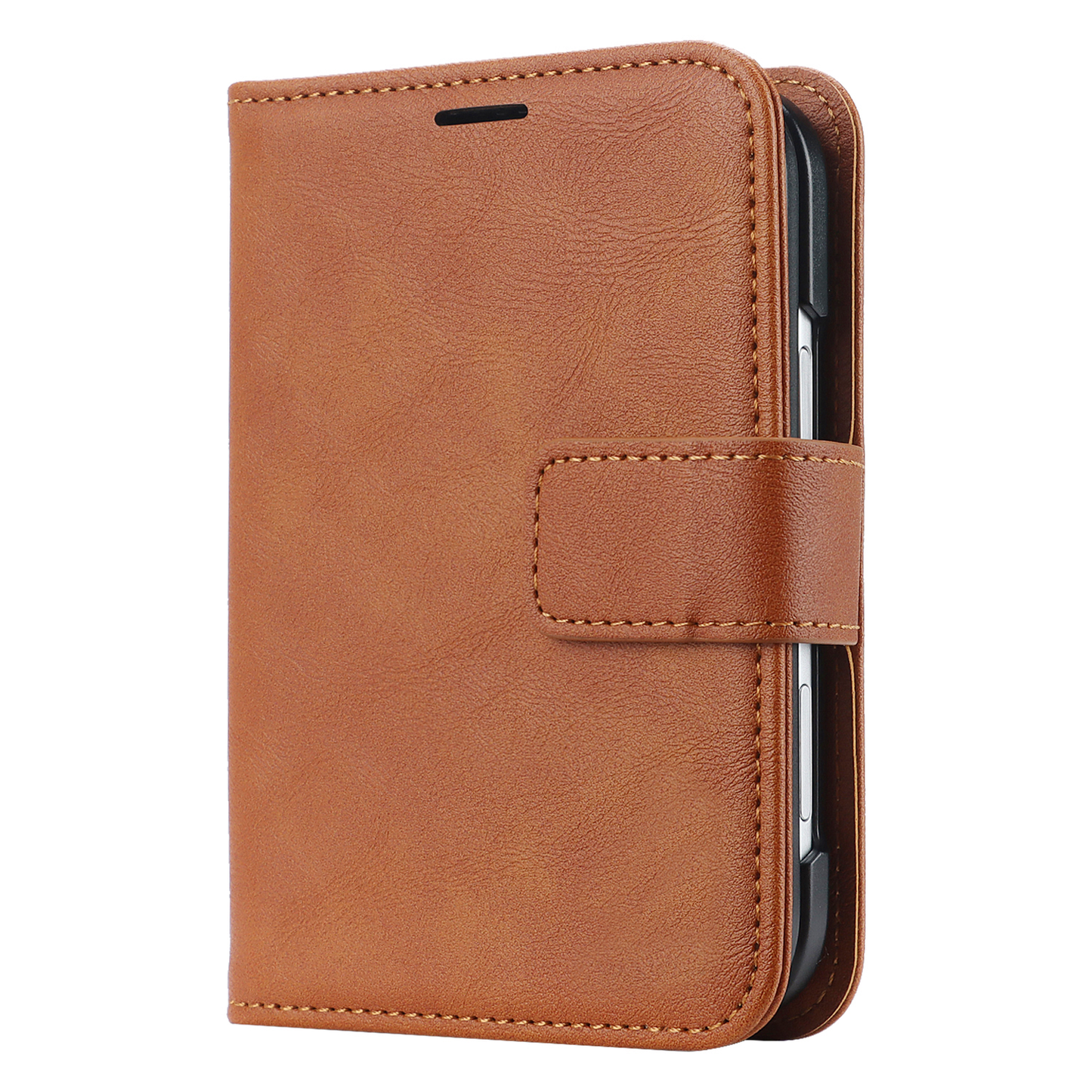 Das „arktis iPhone Duo Classic Folio“, eine braune Handyhülle aus Leder mit Magnetverschluss, ist hier geschlossen abgebildet, wobei das Smartphone im Inneren teilweise sichtbar ist – dieses stilvolle Accessoire von arktis ist MagSafe-kompatibel und ermöglicht so bequemes Aufladen sowie einen sicheren Halt.