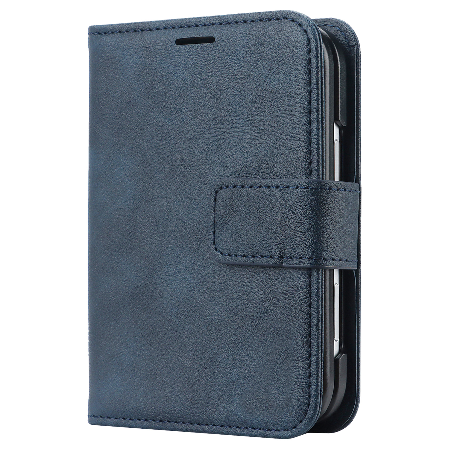 Die „arktis iPhone Duo Classic Folio“ von arktis ist eine dunkelblaue Handyhülle aus Kunstleder mit Magnetverschluss, die hier aufrecht stehend und teilweise geöffnet abgebildet ist. Diese elegante Folio-Hülle ist MagSafe-kompatibel und vereint nahtlos Stil und Funktionalität für Ihr Gerät.