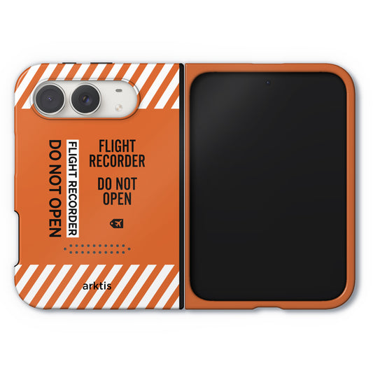 Arktis iPhone Duo-Hülle – Airport Case mit orangefarbenem Flight Recorder-Design und weißen Warnstreifen.