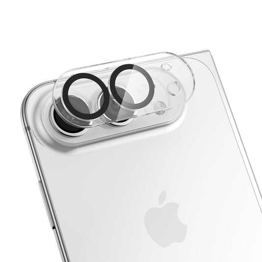 Ein Arktis iPhone Duo Kamera Protector wird über die beiden hinteren Kameralinsen eines Smartphones aufgesetzt.