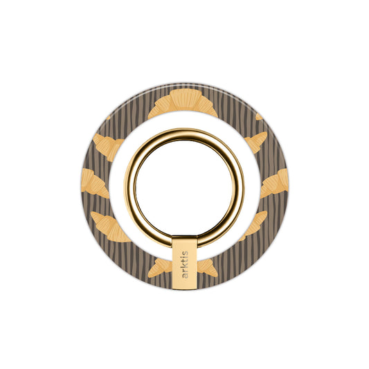 Der arktis Magnetischer Ringhalter für MagSafe - French Breakfast zeigt ein goldenes Ring- und Croissant-Design auf braunen Streifen und bietet stylisches iPhone Zubehör mit starken N52 Magneten für eine sichere Befestigung.