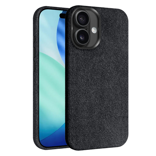 Die arktis iPhone 16 Hülle aus Alcantara bietet ein schwarzes, strukturiertes Finish für Ihr Smartphone, das mit einem blauen und grünen abstrakten Bildschirm dargestellt wird. Diese Hülle von arktis ist fachmännisch in Italien hergestellt.