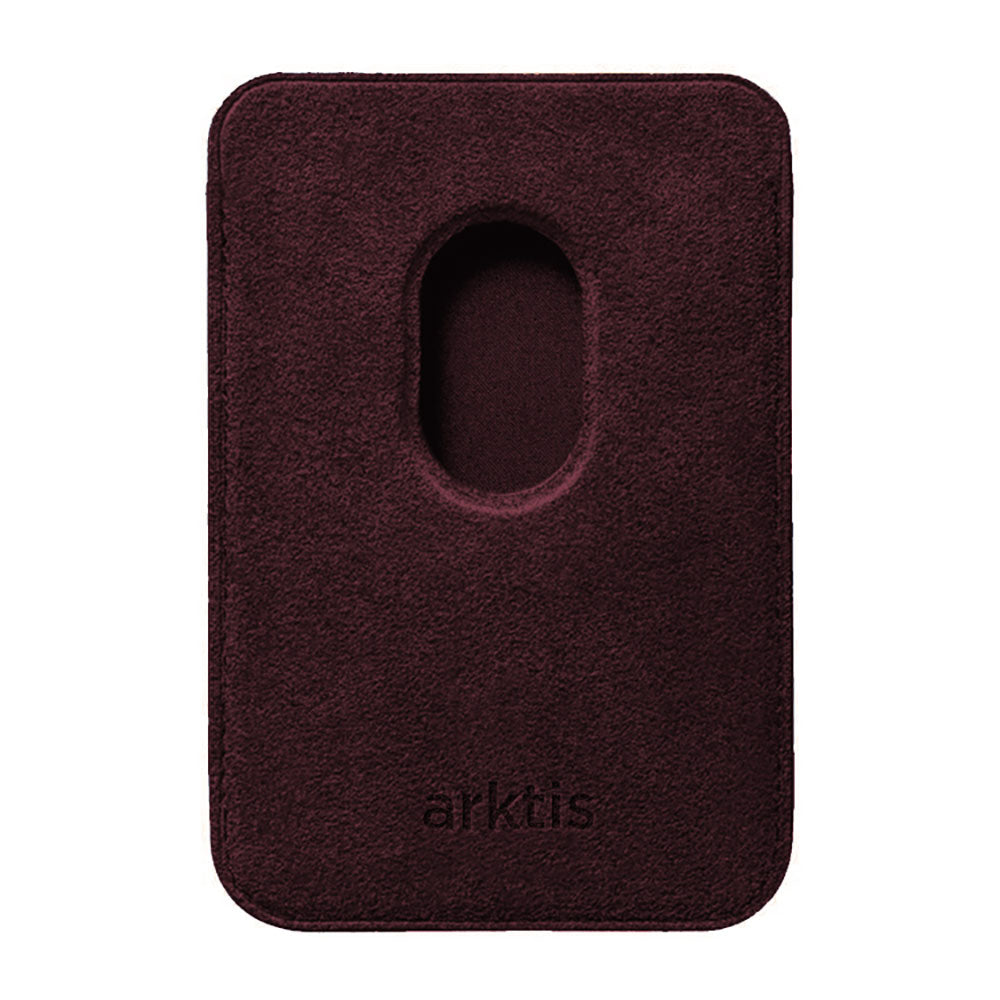 Der arktis iPhone MagSafe Kartenhalter aus Alcantara ist ein schlanker, rechteckiger Kartenhalter aus hochwertigem Alcantara von arktis - ein elegantes, in Italien gefertigtes Accessoire für Ihr iPhone.