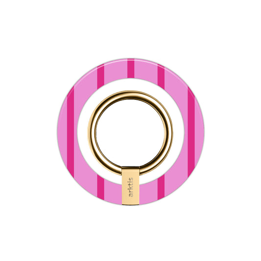 Der Magnetische Ringhalter für MagSafe - Lady Stripes von arktis ist ein rundes, rosa gestreiftes iPhone Zubehör mit einem goldenen Ring und N52 Magneten für einen sicheren Halt, sowie einem arktis Label an der Basis.