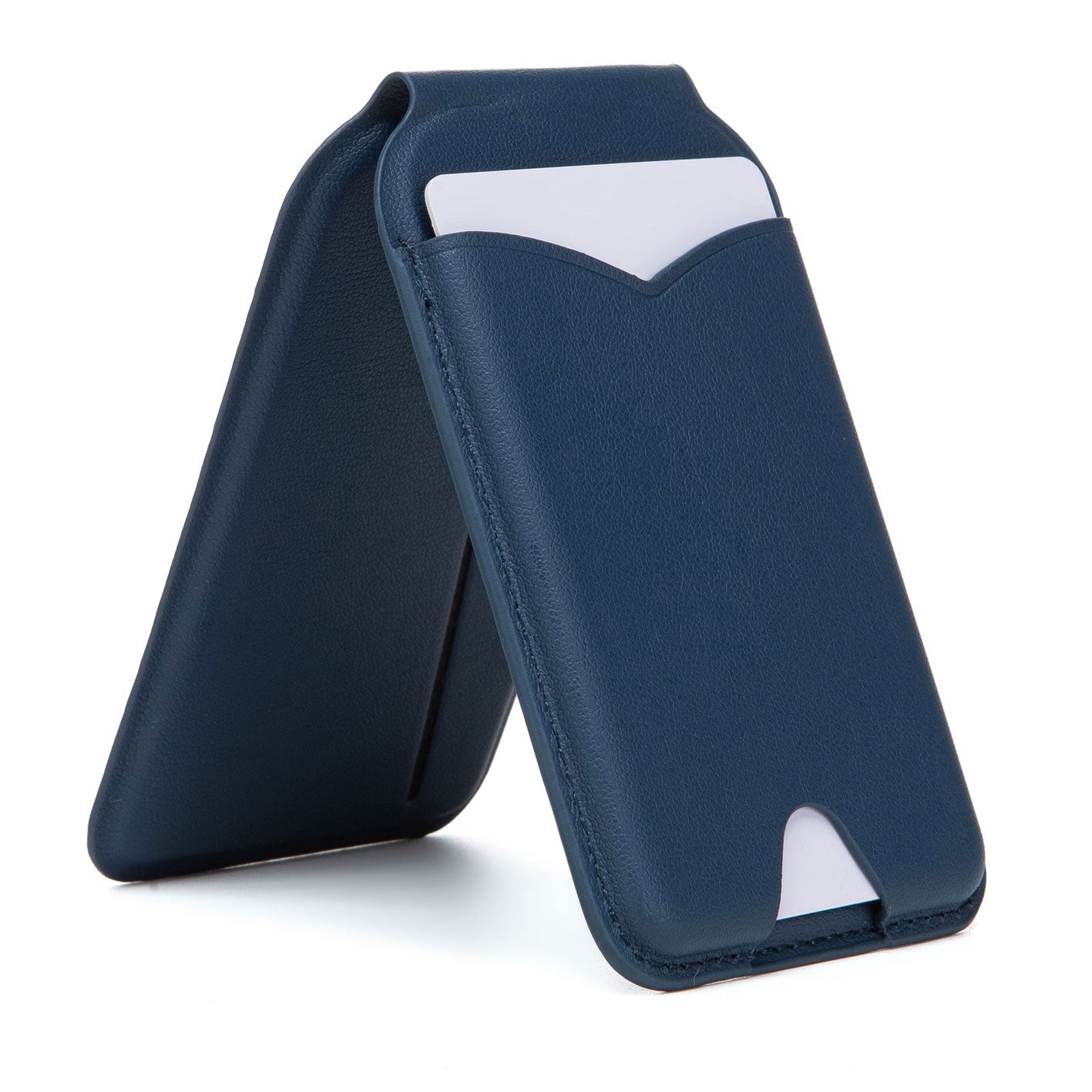 Der arktis iPhone MagSafe Wallet Kartenhalter mit Spiegel in blauem Kunstleder, kompatibel mit iPhone 12, hält zwei weiße Karten und steht aufrecht im Dreiecksformat.