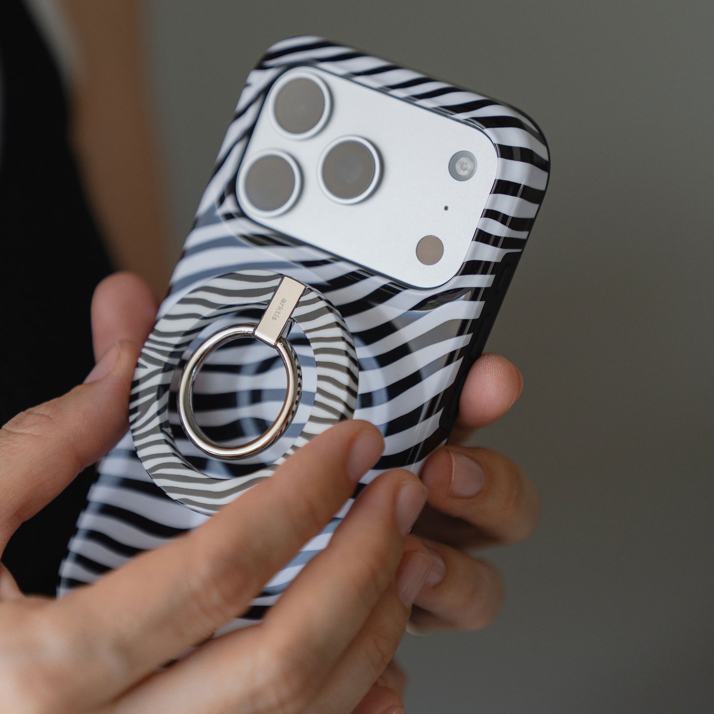 arktis iPhone 17 Hülle - Zebra