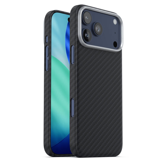 Zwei arktis iPhone 17 Pro Max Carbon-Hüllen: eine zeigt das brillante Display, die andere hebt die rückwärtige Kamera hervor, beide in einem eleganten Carbon-Finish.