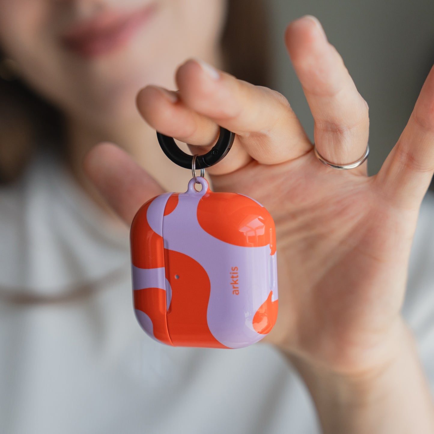 arktis AirPods 4 Hülle - Knokke Queen