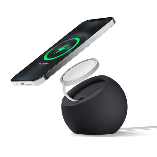 Ein arktis Smartphone schwebt über dem arktis MagSafe Orbit Stand, der ein Ladepad und ein Kabel für kabelloses Laden enthält.