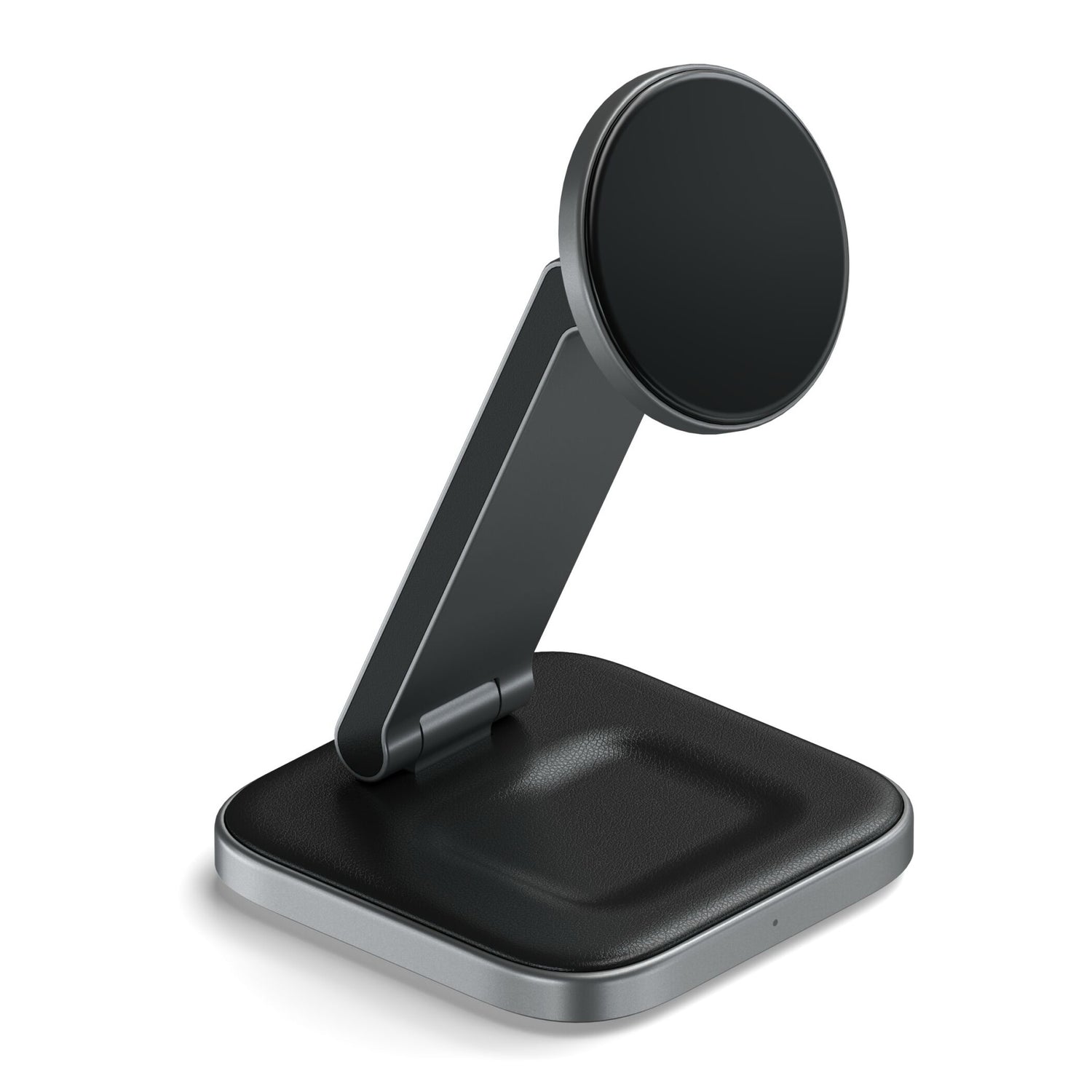 Der Satechi 2-in-1 Foldable Qi2 Wireless Charging Stand von Satechi ist ein schwarz-silbernes Ladegerät mit magnetischem Telefonhalter, rechteckiger Basis und angewinkeltem Arm.