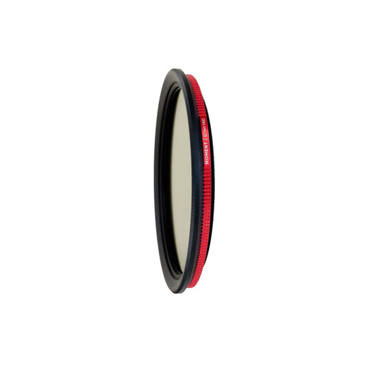 Der MOMENT 67-mm-ND-Filter (2-7 Blendenstufen) mit schwarzem Rahmen und rotem Strukturring für eine präzise Belichtungssteuerung ist auf weißem Hintergrund abgebildet.