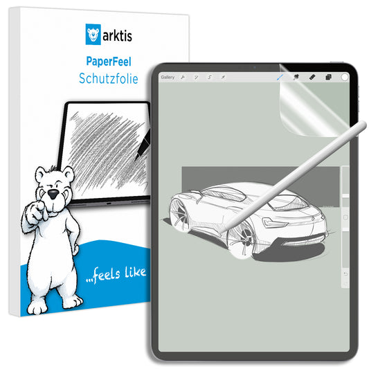 Ein iPad 11" (2022/2025) mit einem Apple Pencil, der ein Auto zeichnet, liegt neben einer Verpackung aus ArktisPRO PaperFeel-Schutzfolie.