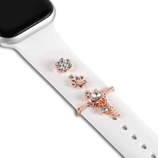 Das weiße Armband der Smartwatch Arktisband ist mit den Apple Watch Charms „Paw and Kitty“ ausgestattet, die verspielte Pfoten- und Katzendesigns mit funkelnden Strasssteinen und Akzenten in Roségold kombinieren – ein exklusives Accessoire.