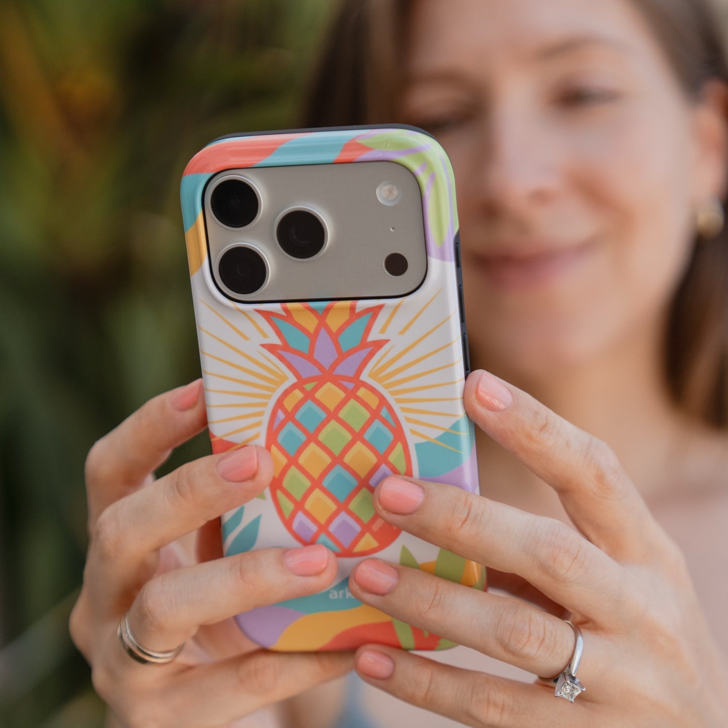 arktis iPhone 14 Pro Max Hülle - Tropic Pineapple