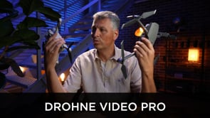 Rainer Wolf mit Drohne in der Hand