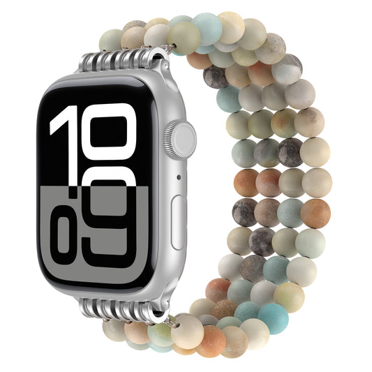 Das arktisband Apple Watch Armband "Ocean Spirit" von arktisband besticht durch elegante Amazonit-Perlen in Erdtönen und zeigt die Uhrzeit 10:09 an.