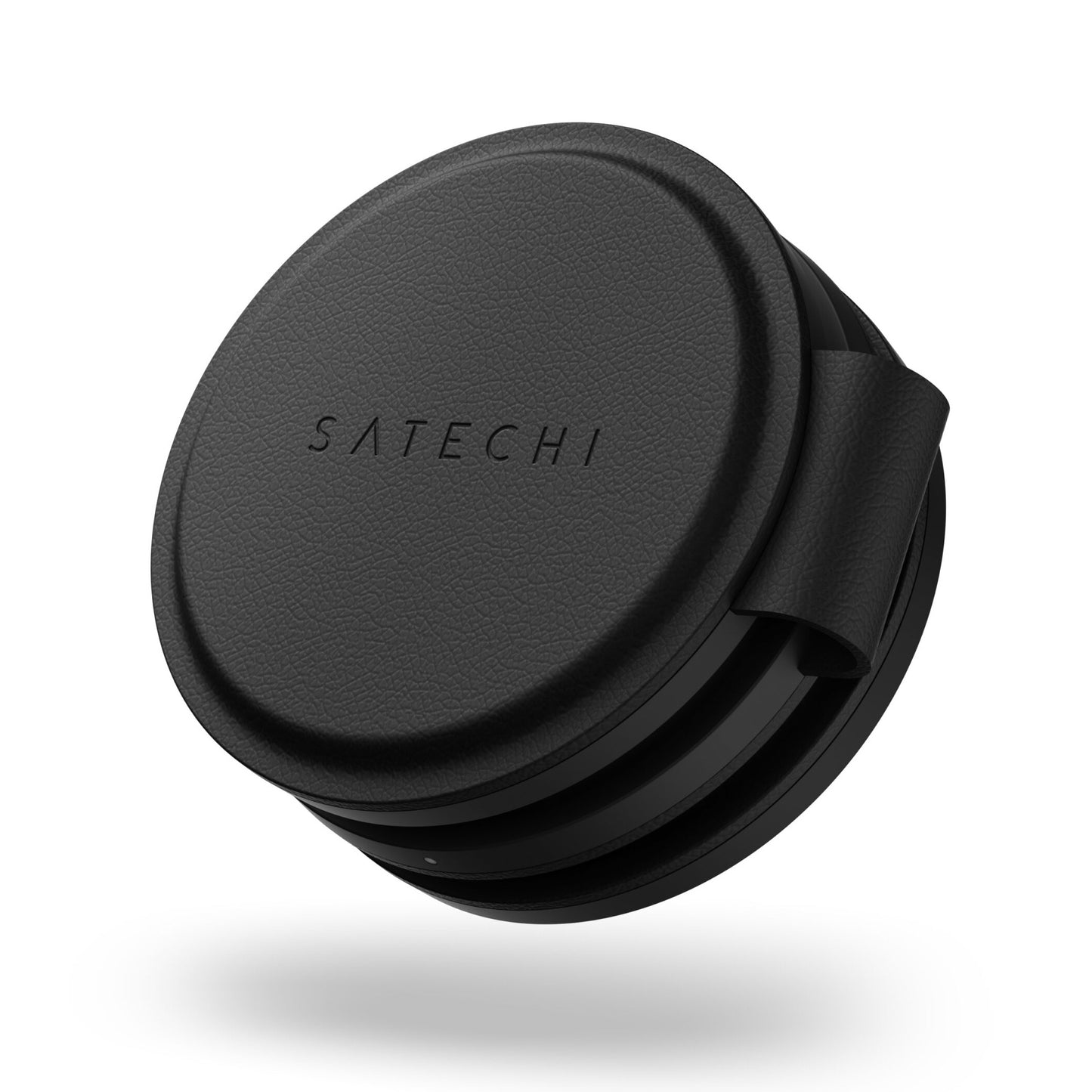 Runde schwarze Satechi Ledertasche mit Seitenclip, entworfen für das Satechi OntheGo 3-in-1 Wireless Charger, abgebildet auf weißem Hintergrund.